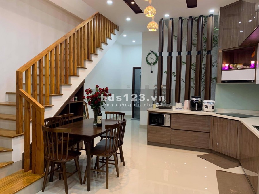 Bán nhà Nguyễn Sơn Long hiên, gara ô tô tránh mặt tiền 5m giá bán nhỉnh 6.5 tỷ