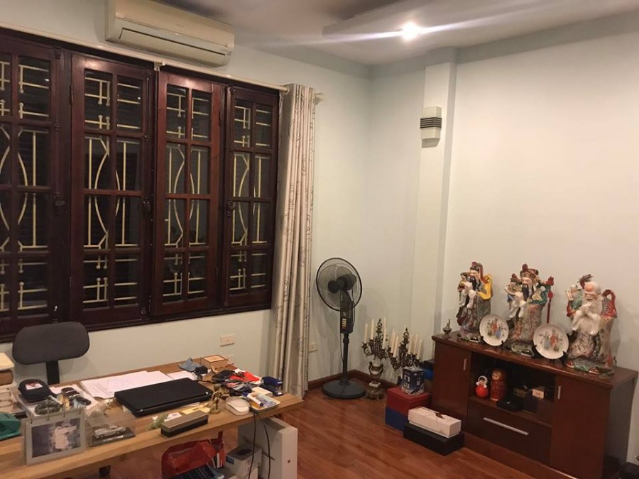 Cần bán nhà nguyên căn đường Cát Linh diện tích 74m2, đúc 5 tầng, giá bán 7.9 tỷ