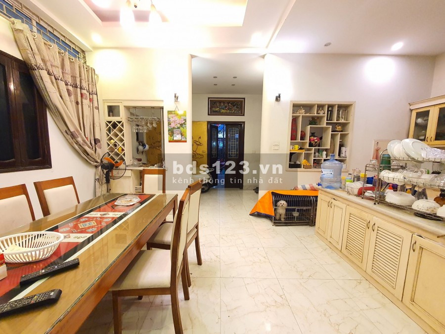 Bán nhà đẹp 5 tầng đường Trần Quốc Hoàn, diện tích sử dụng 55m2 giá bán 12 tỷ.