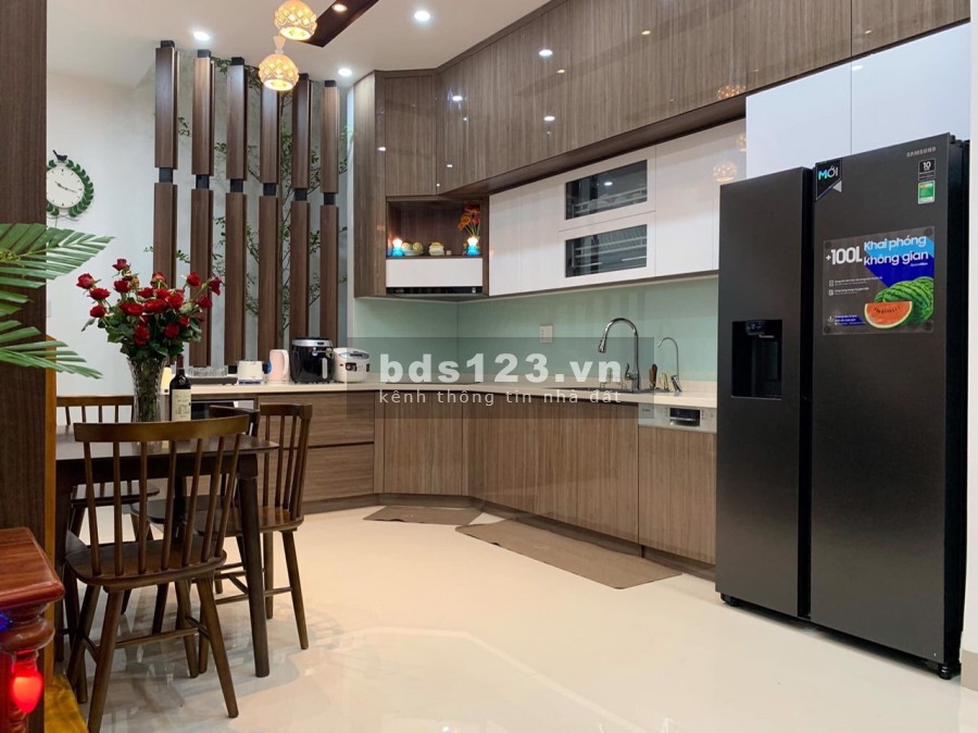 Bán nhà Nguyễn Sơn Long hiên, gara ô tô tránh mặt tiền 5m giá bán nhỉnh 6.5 tỷ