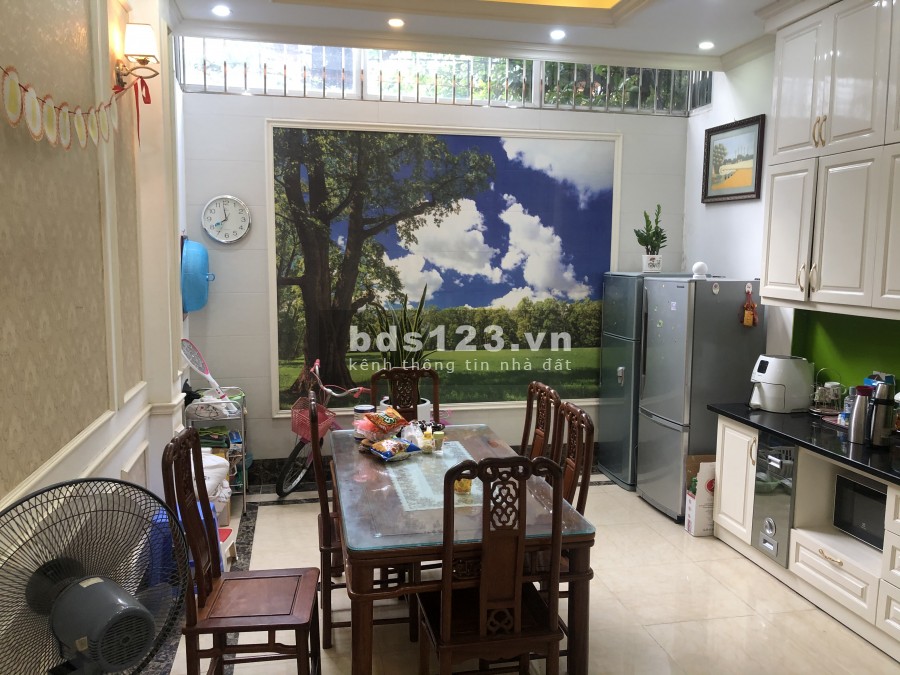 Bán nhà liền kề 5 tầng Cầu Giấy, khu dân cư đông đúc, an sinh đỉnh, nội thất cao cấp