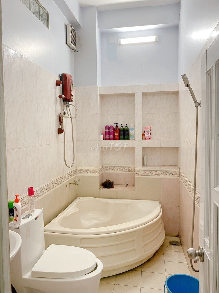 Cần bán nhà nguyên căn đúc 1 trệt 2 lầu diện tích 114m2 Chế Lan Viên, Quận Tân Phú