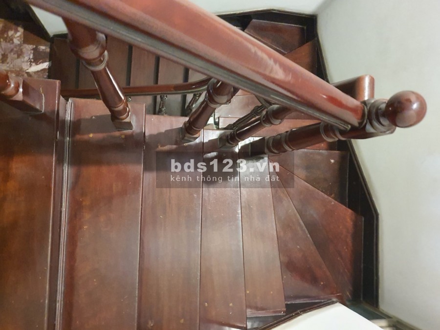Bán nhà đẹp 5 tầng đường Trần Quốc Hoàn, diện tích sử dụng 55m2 giá bán 12 tỷ.