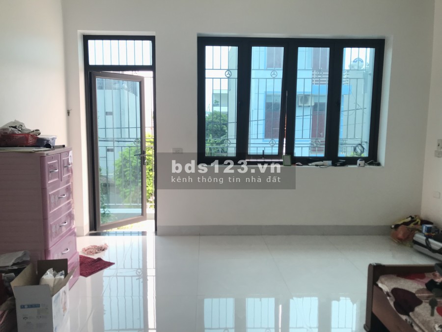 Nhà 3 tầng mới xây có Gara gần lái xe Thành Nam Big C cần bán gấp, khu dân cư đông