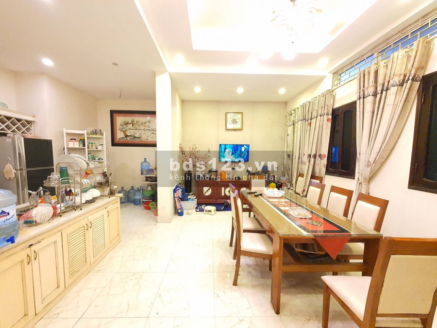 Bán nhà đẹp 5 tầng đường Trần Quốc Hoàn, diện tích sử dụng 55m2 giá bán 12 tỷ.