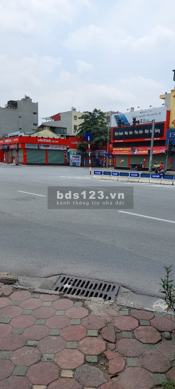 Bán nhà nguyên căn Quận Đống Đa, mặt phố lớn, view hồ kinh doanh vô địch, giá 28 tỷ