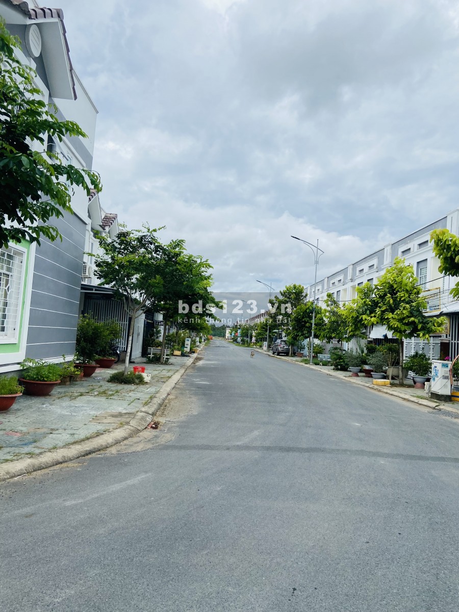 Vừa Nhà vừa Đất 1 trệt 1 lầu tại Thành Phố Trà Vinh chỉ 825triệu . Sổ hồng từng căn vĩnh viễn