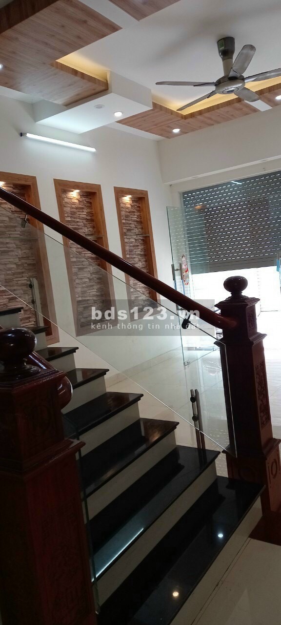 Bán nhà phố Canh Nông 2, ph Quang Trung, TP HD, 56.8m2, mt hơn 5m, 3 tầng, 3 ngủ
