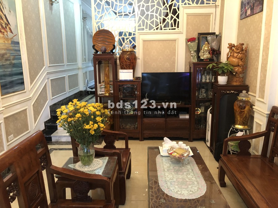 Bán nhà liền kề 5 tầng Cầu Giấy, khu dân cư đông đúc, an sinh đỉnh, nội thất cao cấp