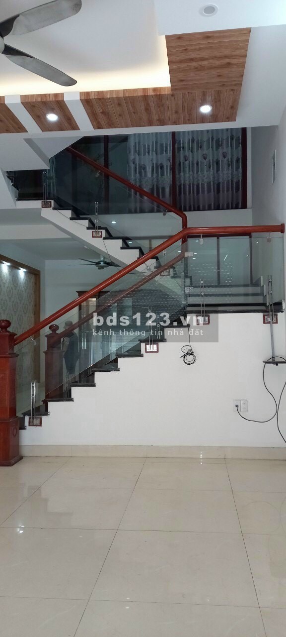 Bán nhà phố Canh Nông 2, ph Quang Trung, TP HD, 56.8m2, mt hơn 5m, 3 tầng, 3 ngủ