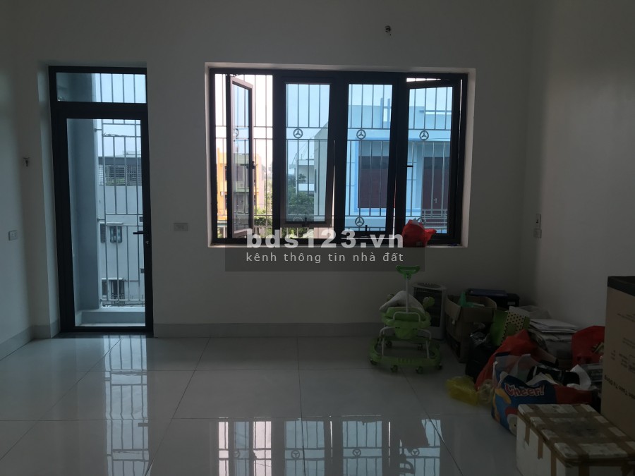 Nhà 3 tầng mới xây có Gara gần lái xe Thành Nam Big C cần bán gấp, khu dân cư đông