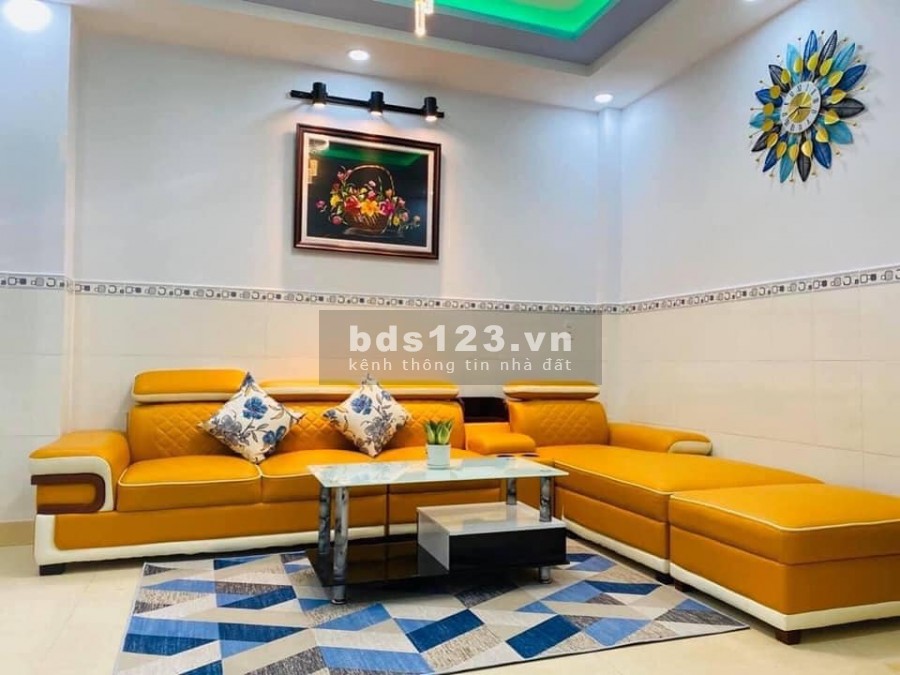 Bán nhà nguyên căn đẹp, xe hơi đậu trong nhà, giá tốt, diện tích nhà rộng, lh 0947520968