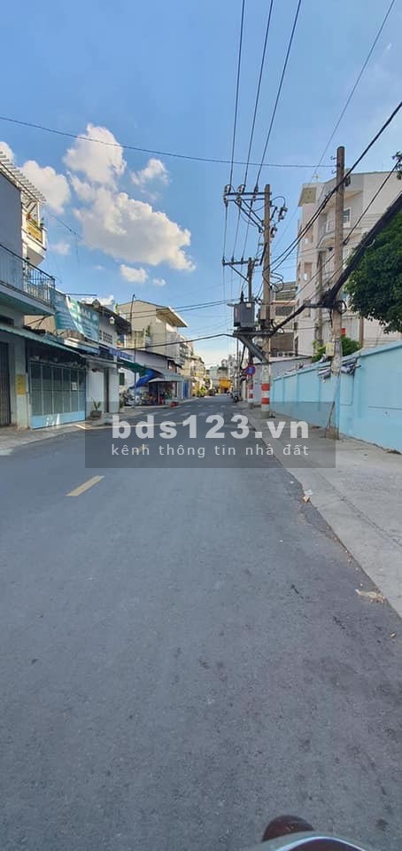 Bán nhà nguyên căn đẹp, xe hơi đậu trong nhà, giá tốt, diện tích nhà rộng, lh 0947520968