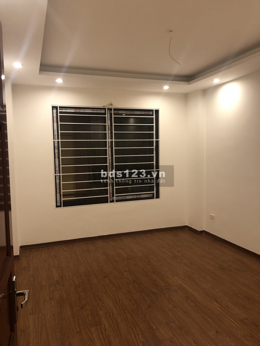 Giá chỉ 4.4 tỷ bán nhà phố Tân Mai, Hoàng Mai dt 55m2, mới, đẹp, đầy đủ công năng sử dụng