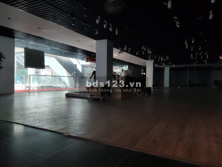 BQL Cho thuê Mặt Bằng, Văn Phòng DT 1100m2 taị Tòa nhà Chợ Hàng Da, Hoàn Kiêm, HN. LH 0968530776