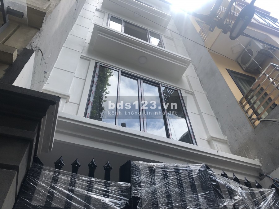 Giá chỉ 4.4 tỷ bán nhà phố Tân Mai, Hoàng Mai dt 55m2, mới, đẹp, đầy đủ công năng sử dụng