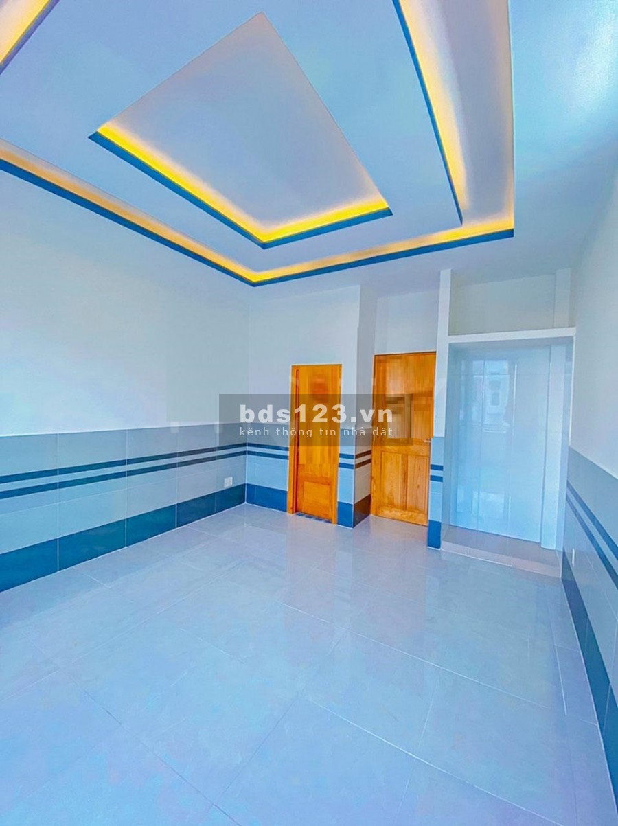 Bán nhà nguyên căn có thang máy, diện tích 4mx22,5m, vào ở liền 1 trệt, 2 lầu, sân thượng