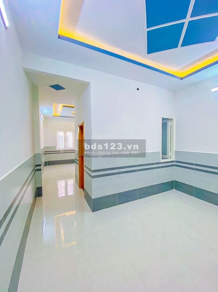 Bán nhà nguyên căn có thang máy, diện tích 4mx22,5m, vào ở liền 1 trệt, 2 lầu, sân thượng