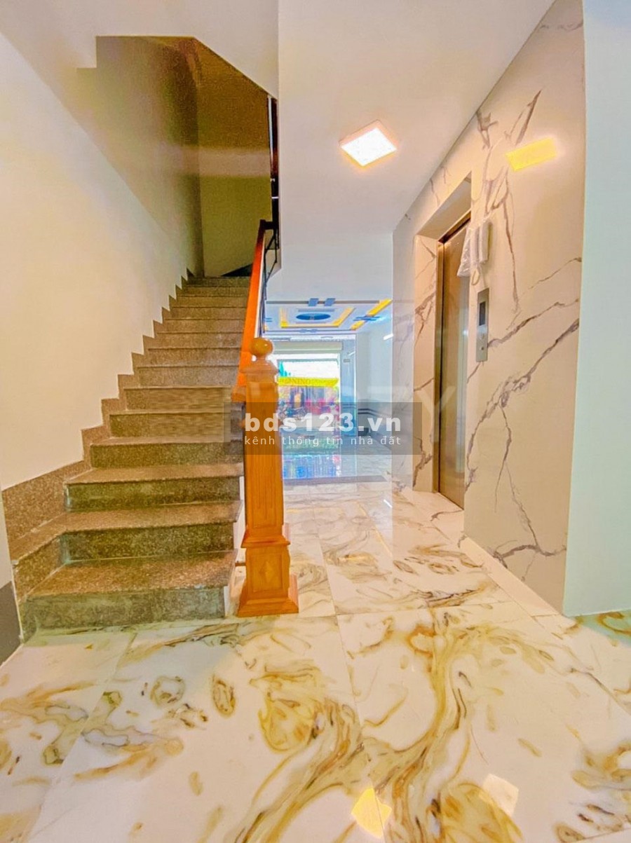 Bán nhà nguyên căn có thang máy, diện tích 4mx22,5m, vào ở liền 1 trệt, 2 lầu, sân thượng