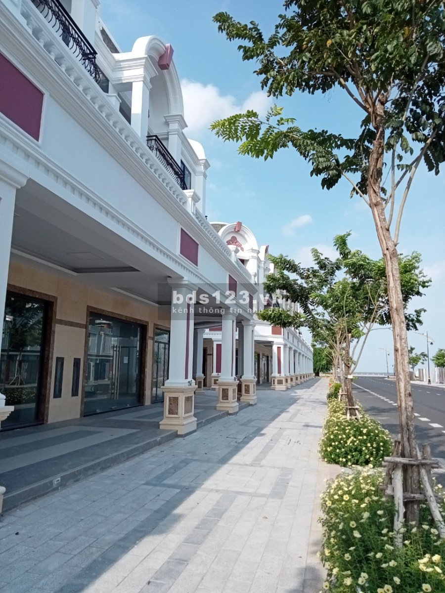 Bán căn hộ Shophouse SH3 đảo Phú Gia, dt 7x24m, kết cầu 3 lầu, giá 5 tỷ, kh 0901.089.288
