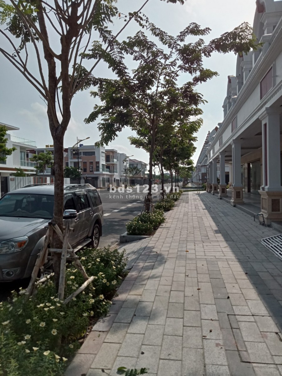 Bán căn hộ Shophouse SH3 đảo Phú Gia, dt 7x24m, kết cầu 3 lầu, giá 5 tỷ, kh 0901.089.288