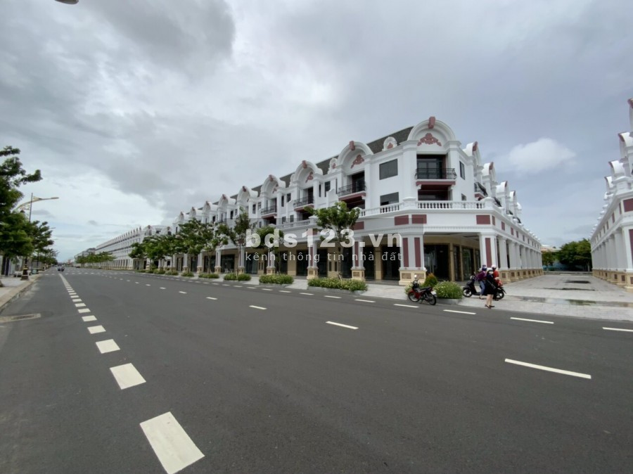 Bán căn hộ Shophouse SH3 đảo Phú Gia, dt 7x24m, kết cầu 3 lầu, giá 5 tỷ, kh 0901.089.288