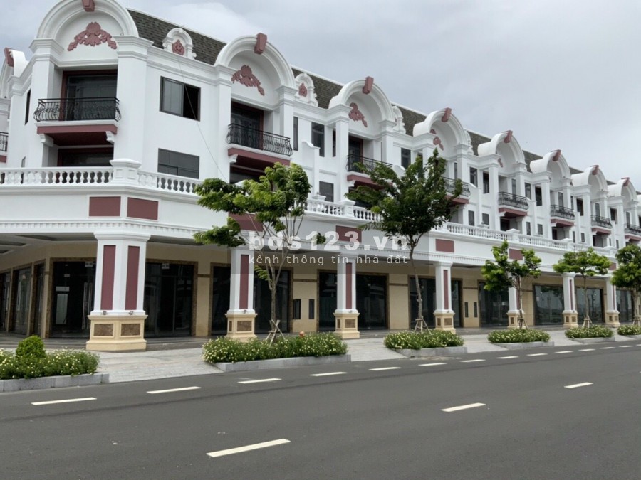 Bán căn hộ Shophouse SH3 đảo Phú Gia, dt 7x24m, kết cầu 3 lầu, giá 5 tỷ, kh 0901.089.288