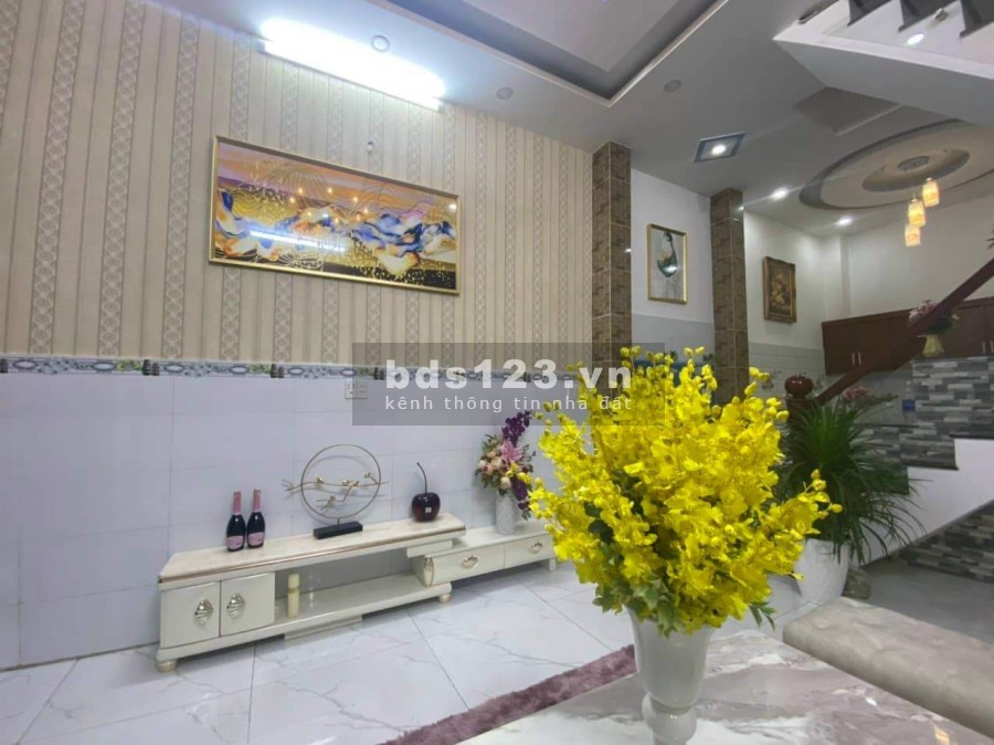 Nhà đẹp nội thất xịn 5 tầng hẻm xe hơi khu dân cư Quận Tân Bình, chìa khóa trao tay vào ở liền.