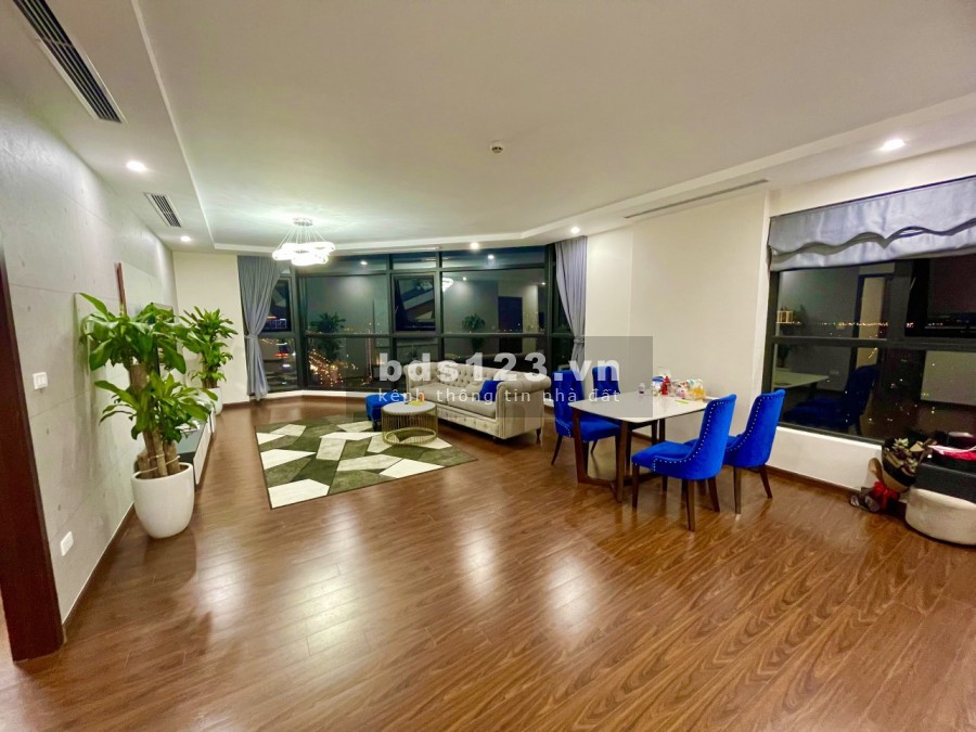 Chính chủ gửi bán gấp căn 3 ngủ diện tích 124m2 căn góc tiện ích nội khu đủ giá tốt
