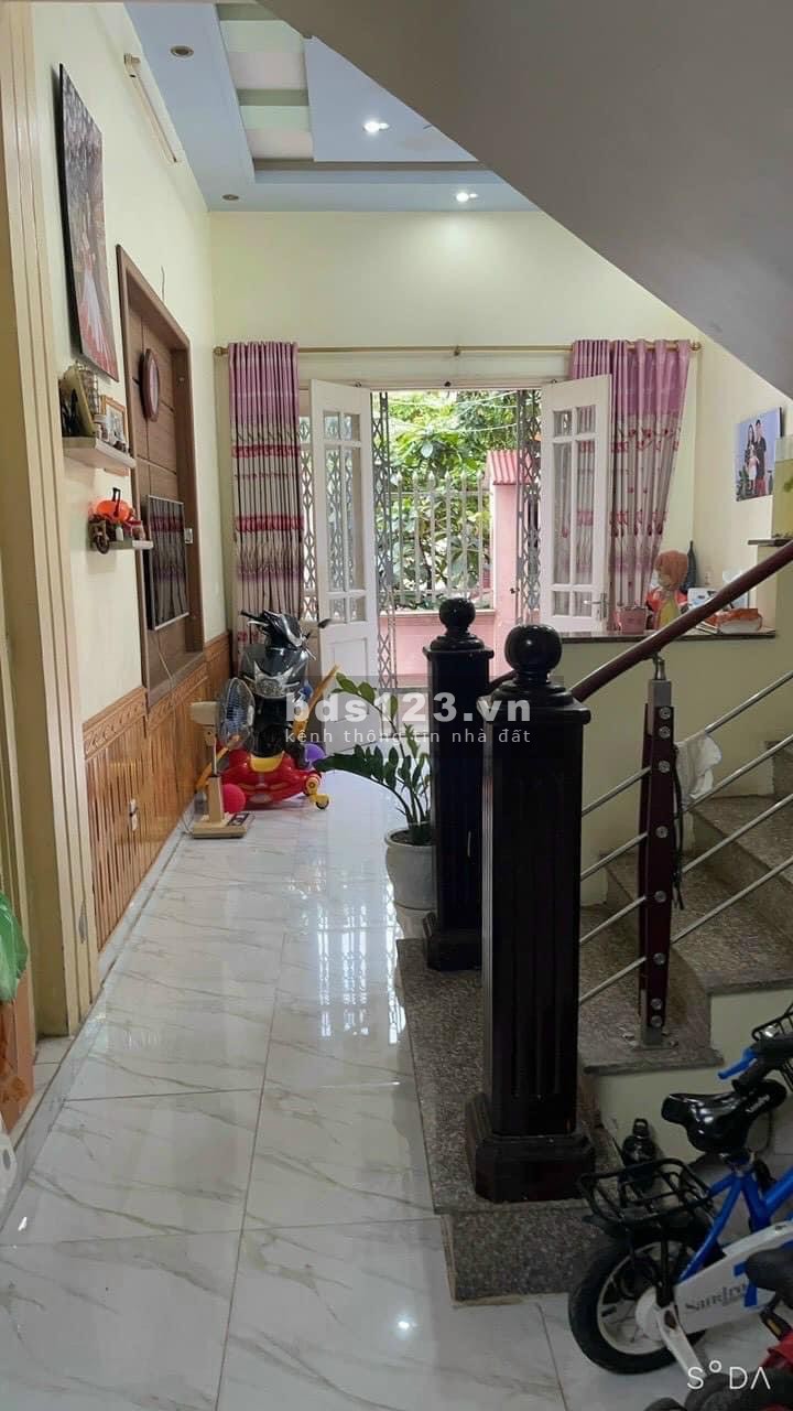 Chính chủ cần tiền bán gấp nhà 3.5 tầng, dt 42m2. ngõ rộng 4m. nhà trong ngõ Phương Lưu. Đông Hải 1