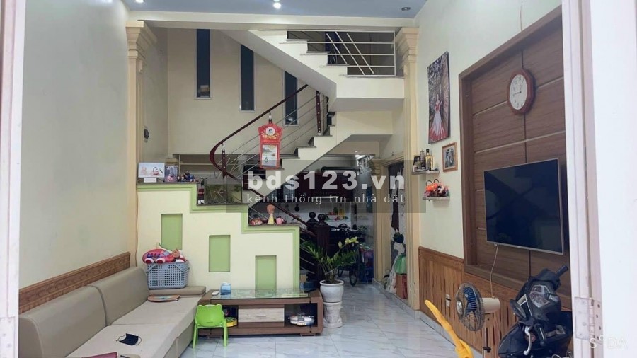 Chính chủ cần tiền bán gấp nhà 3.5 tầng, dt 42m2. ngõ rộng 4m. nhà trong ngõ Phương Lưu. Đông Hải 1