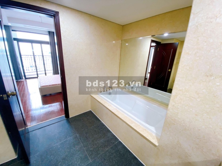 Bán gấp căn hộ Lô góc Royal City 72 Nguyễn Trãi diện tích 100m2, giá bán chỉ 4.1 tỷ