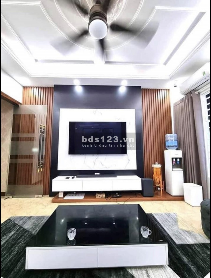 Bán gấp nhà nguyên căn đẹp ô tô đỗ cửa, phố Hoàng Mai, diện tích 50m2, giá 4.5 tỷ