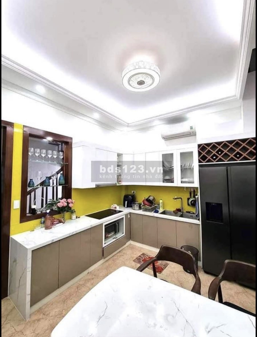 Bán gấp nhà nguyên căn đẹp ô tô đỗ cửa, phố Hoàng Mai, diện tích 50m2, giá 4.5 tỷ