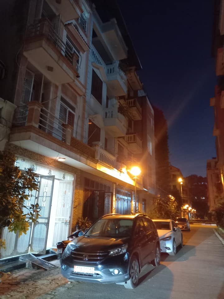 Hạ 500tr cần tiền gấp bán nhà Văn Quán phân lô gara ô tô tránh vỉa hè kinh doanh, dt 68m2 giá 8,x tỷ