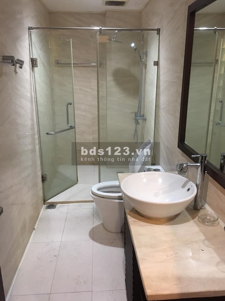 Nhà đẹp Bồ Đề, gần hồ, ở sướng, nội thất cực xịn, sổ đỏ vuông vức, diên tích sử dụng 54m2