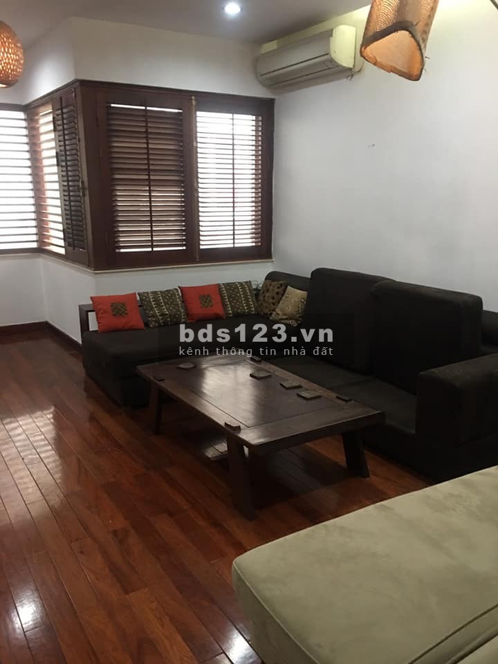 Nhà đẹp Bồ Đề, gần hồ, ở sướng, nội thất cực xịn, sổ đỏ vuông vức, diên tích sử dụng 54m2