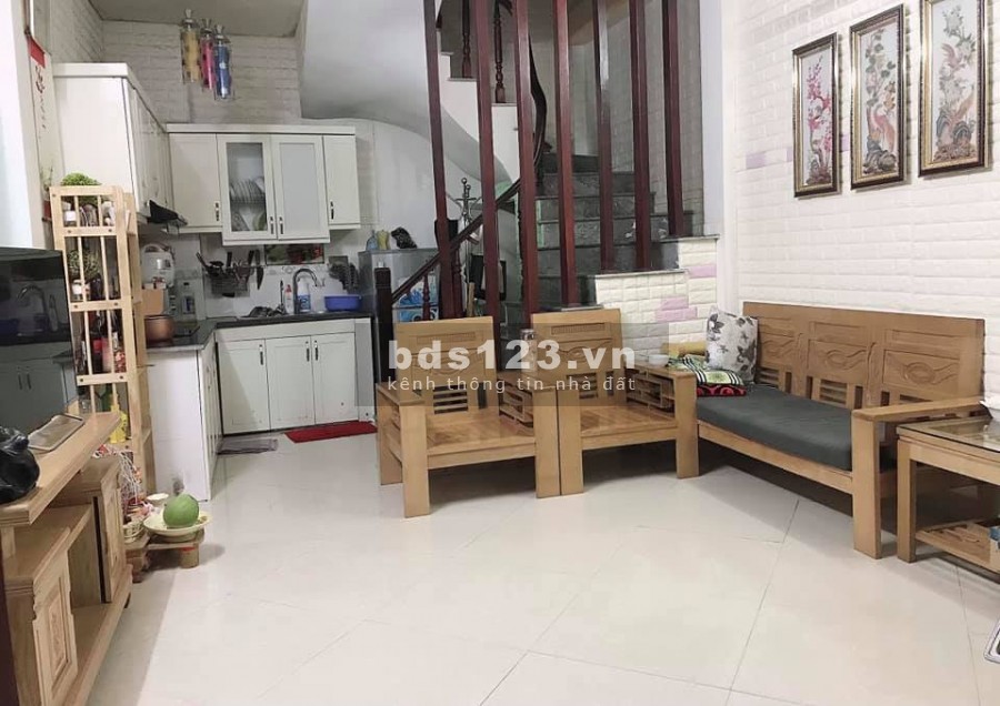 Bán nhà phố Thanh Lân, nhà đẹp vào ở ngay, diện tích 34m2, giá bán rẻ 2.4 tỷ, thương lượng