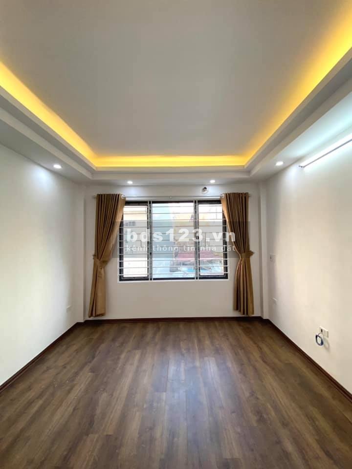 Bán gấp nhà 45m2, KD sầm uất, ô tô 7 chỗ vào nhà, Viện K Tân Triều, Thanh Trì. 0869298268.