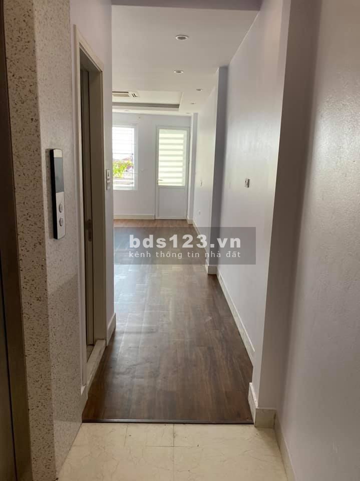 Nhà bán gấp dt 45m2 6 tầng giá 9x tỷ, mặt phố Quận Hai Bà Trưng, ô tô thang máy, kinh doanh