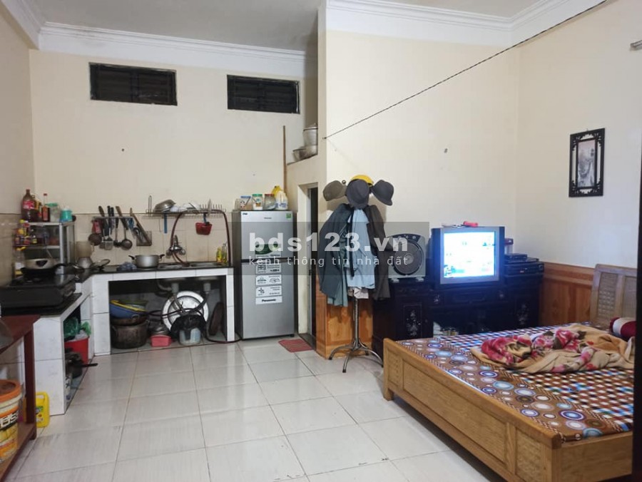 Bán nhà Ngô Gia Tự Long Biên, ngõ thông ô tô đầu tư giá hợp lí, dtsds 95m2, 3 tầng, giá 6.x tỷ