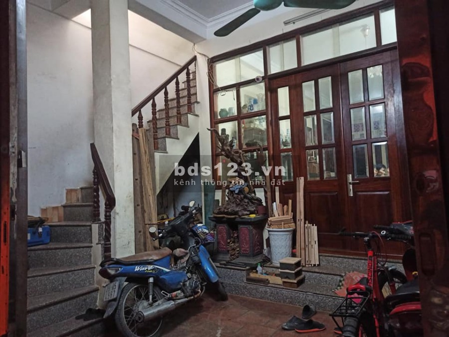 Bán nhà Ngô Gia Tự Long Biên, ngõ thông ô tô đầu tư giá hợp lí, dtsds 95m2, 3 tầng, giá 6.x tỷ