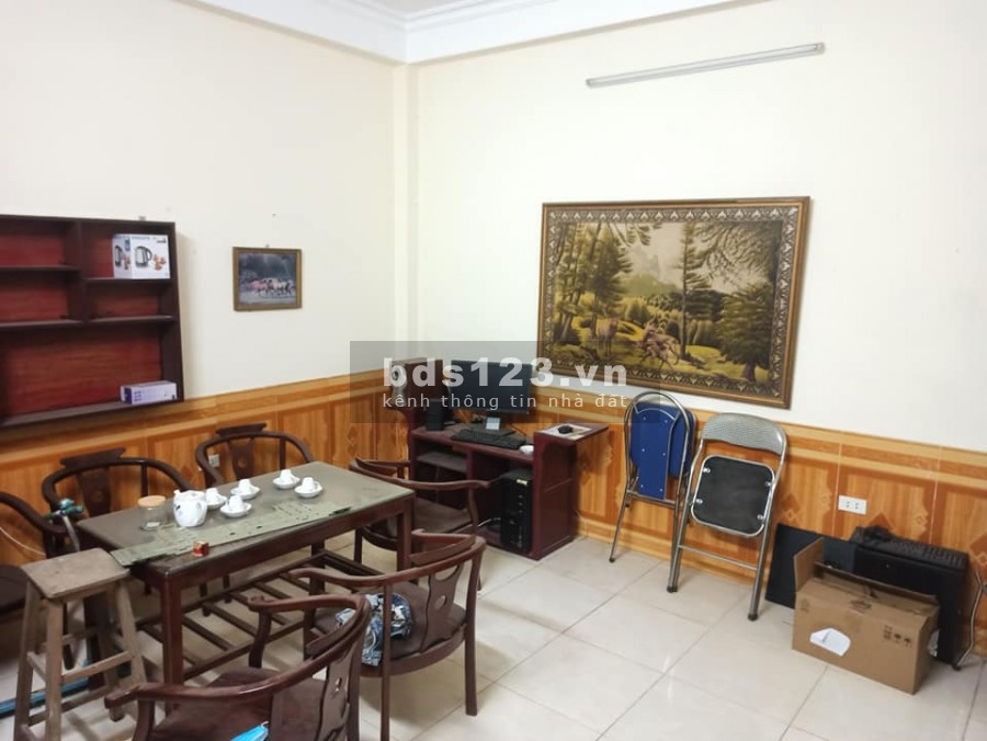 Bán nhà Ngô Gia Tự Long Biên, ngõ thông ô tô đầu tư giá hợp lí, dtsds 95m2, 3 tầng, giá 6.x tỷ