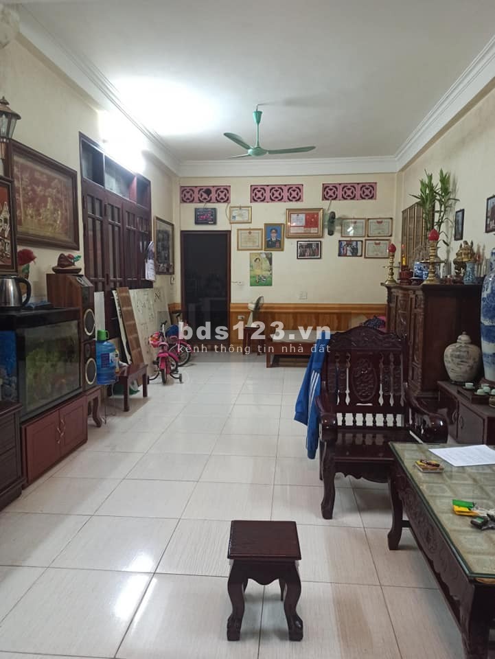 Bán nhà Ngô Gia Tự Long Biên, ngõ thông ô tô đầu tư giá hợp lí, dtsds 95m2, 3 tầng, giá 6.x tỷ
