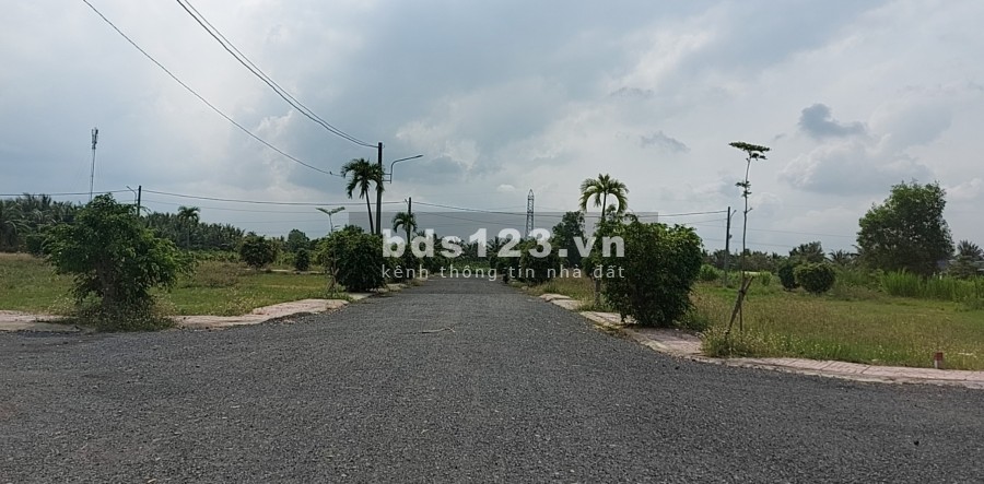 Bán nền 92m2 thổ cư xây nhà cách khu công nghiệp Tân Hương 5p đi xe