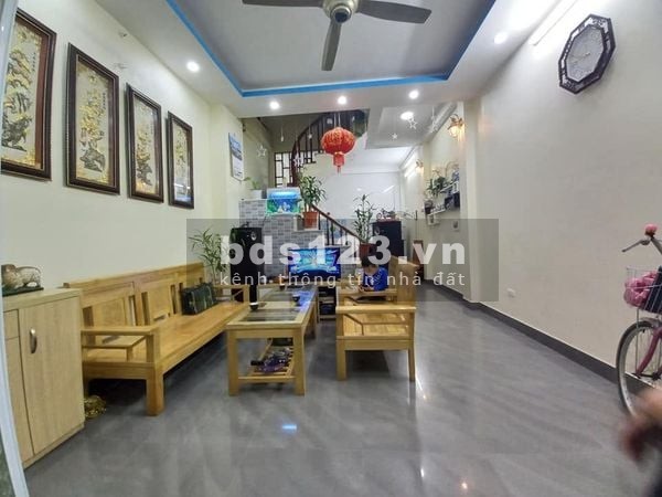 Bán nhà Cầu Diễn, 7 chỗ đỗ cửa, chủ tự xây, giá 3.bé tí tỷ, sổ đẹp cất két, sẵn sang tên ngay