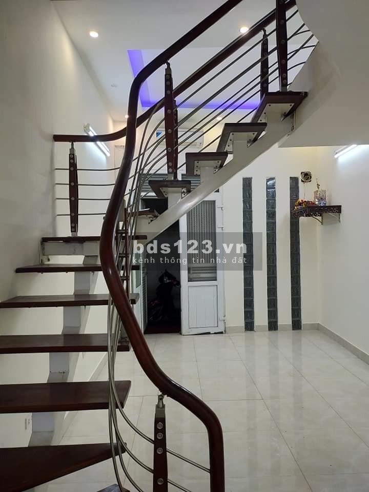 Bán nhà Trường Lâm diện tích sử dụng 45m², ô tô đỗ của, giá rẻ 2.6 tỷ, thương lượng