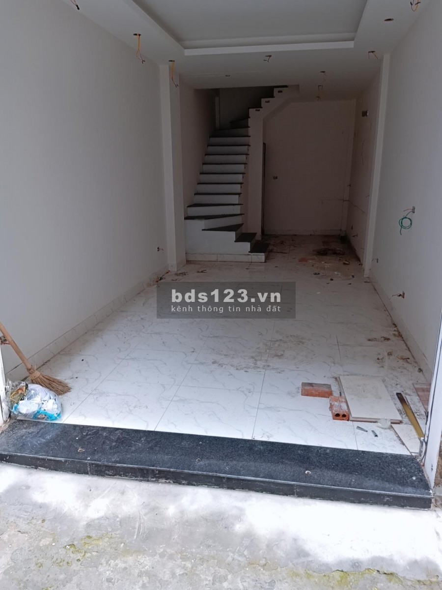 Bán nhà nguyên căn Việt Hưng, Quận Long Biên, phố đẹp, diện tích 33m2, 5 tầng, giá 2.5 tỷ