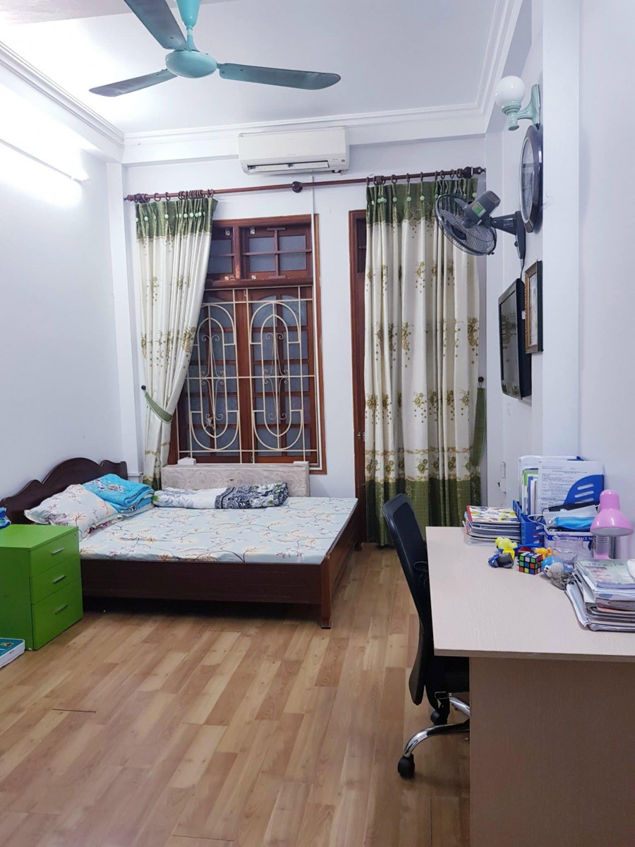 Cần bán nhà phố Hồng Mai, Bạch Mai, dt 35m2, 4 tầng ngõ thoáng rộng, gần phố dt 3.1 tỷ