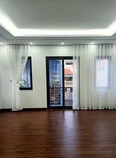 Bán nhà Cầu Diễn, 7 chỗ đỗ cửa, chủ tự xây, giá 3.bé tí tỷ, sổ đẹp cất két, sẵn sang tên ngay